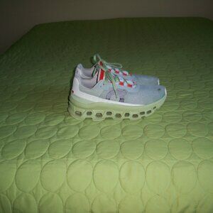 On Running Light Green Women's 7.5